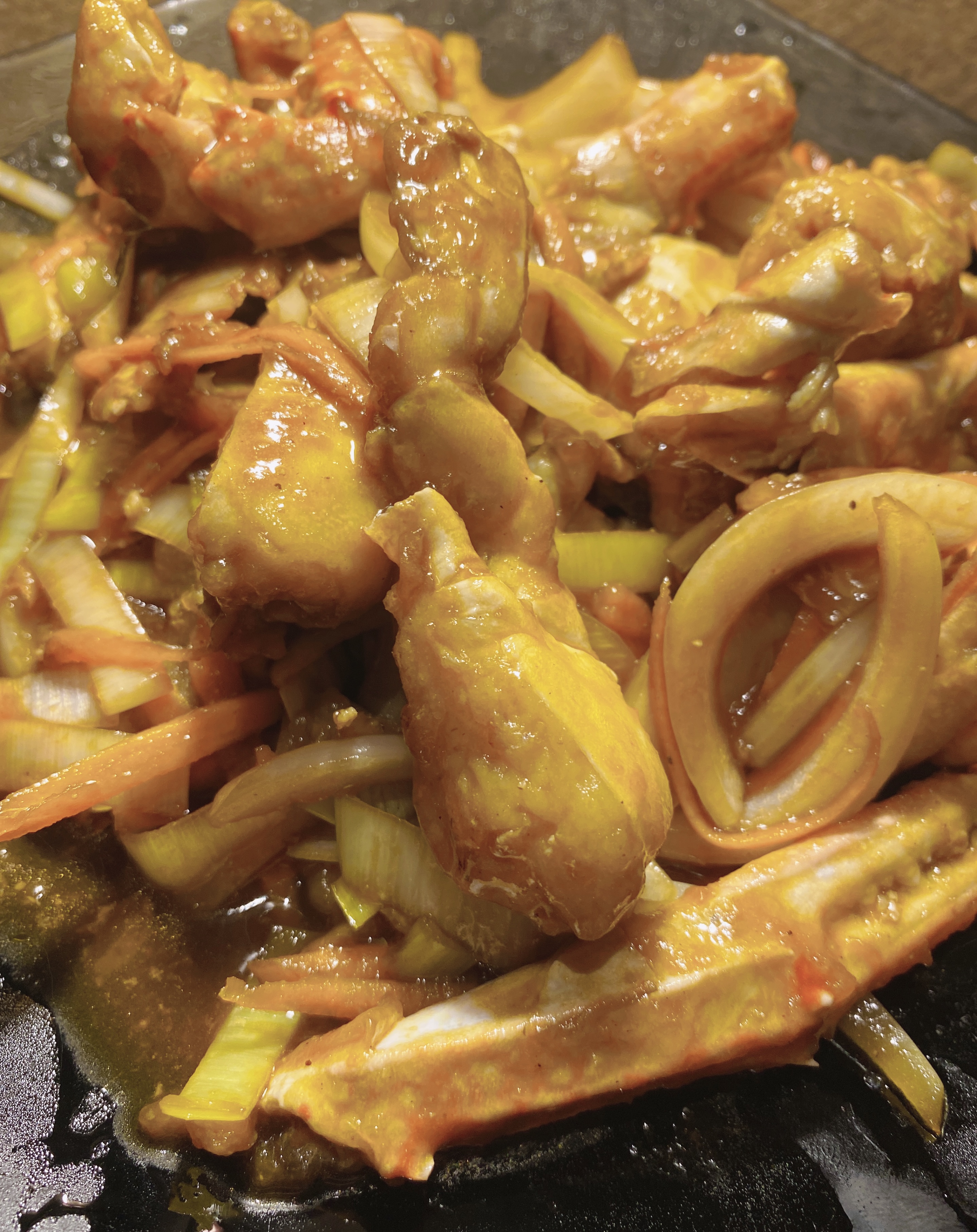 Cangrejo chino frito con salsa