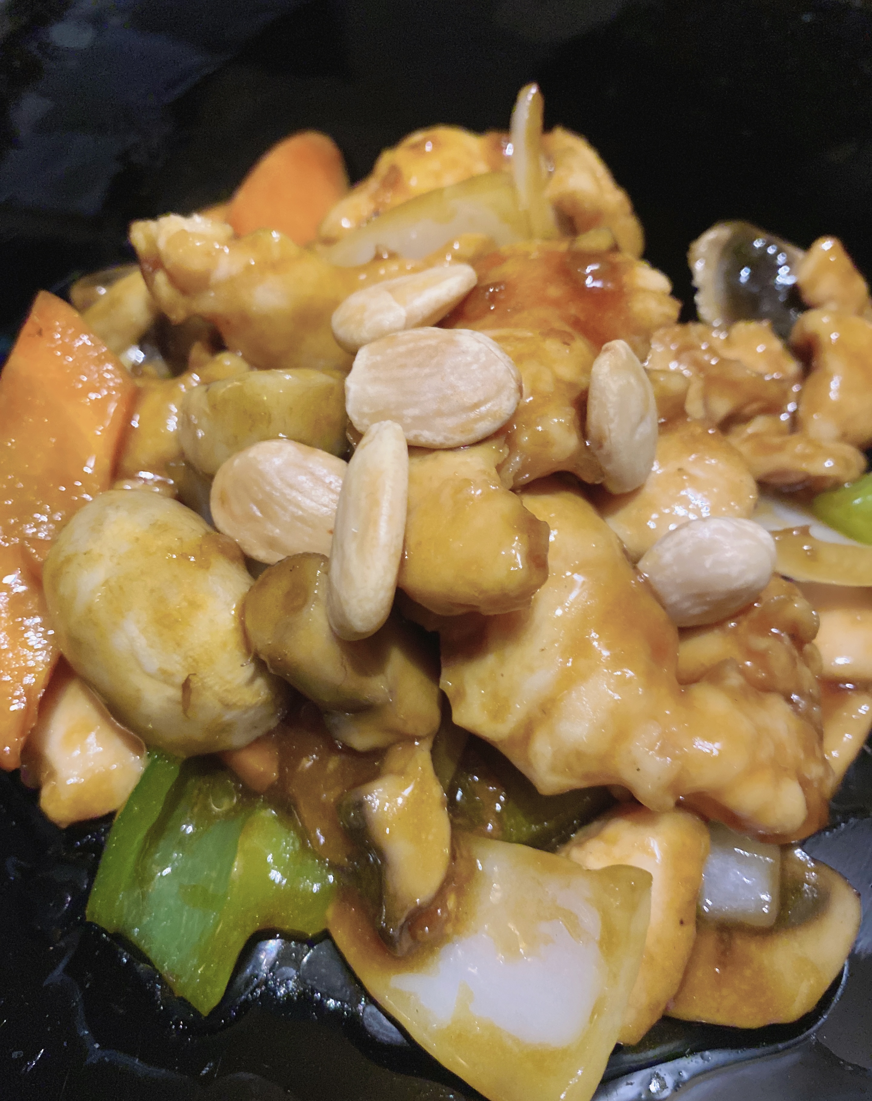 Pollo con almendras