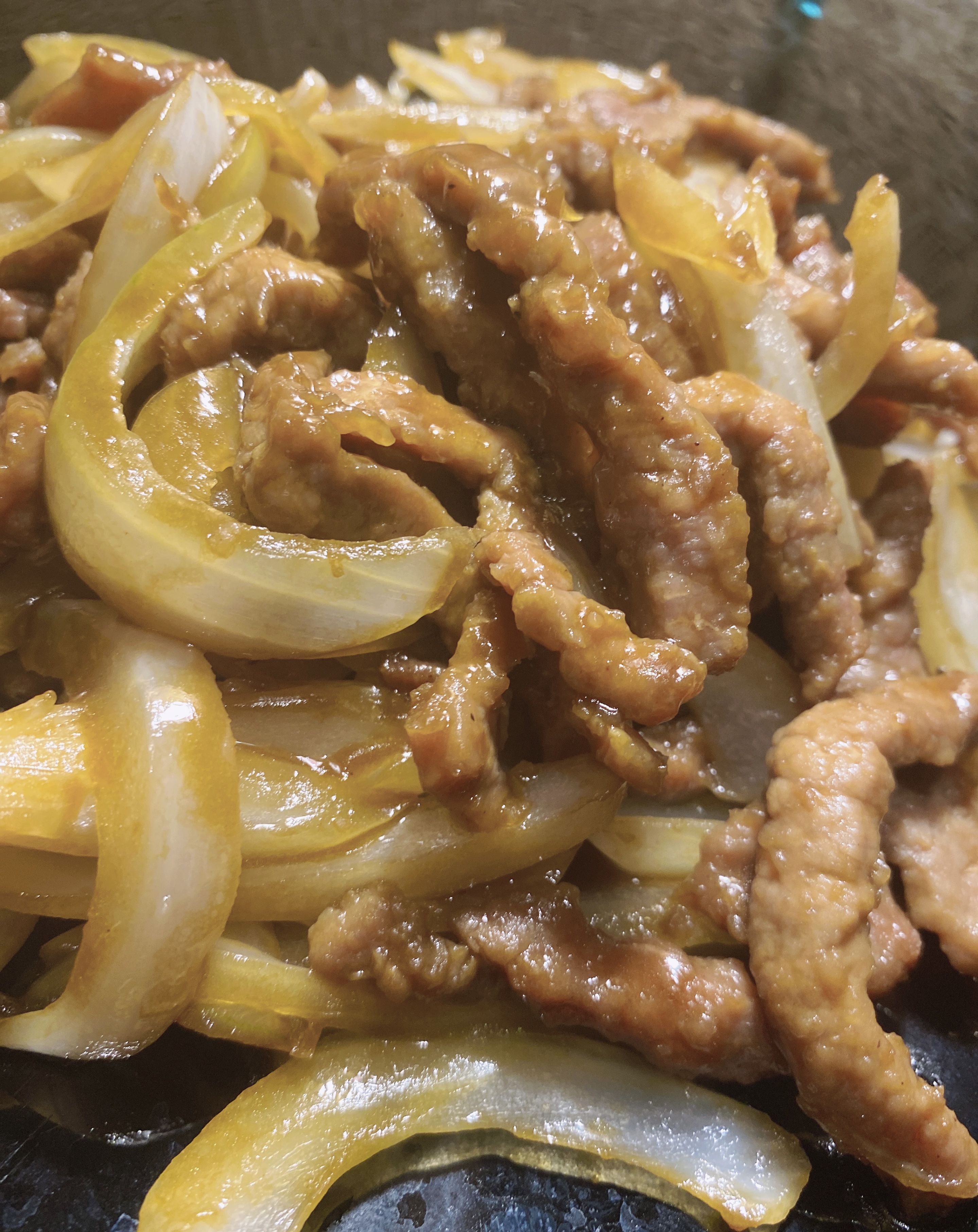 Ternera con cebolla